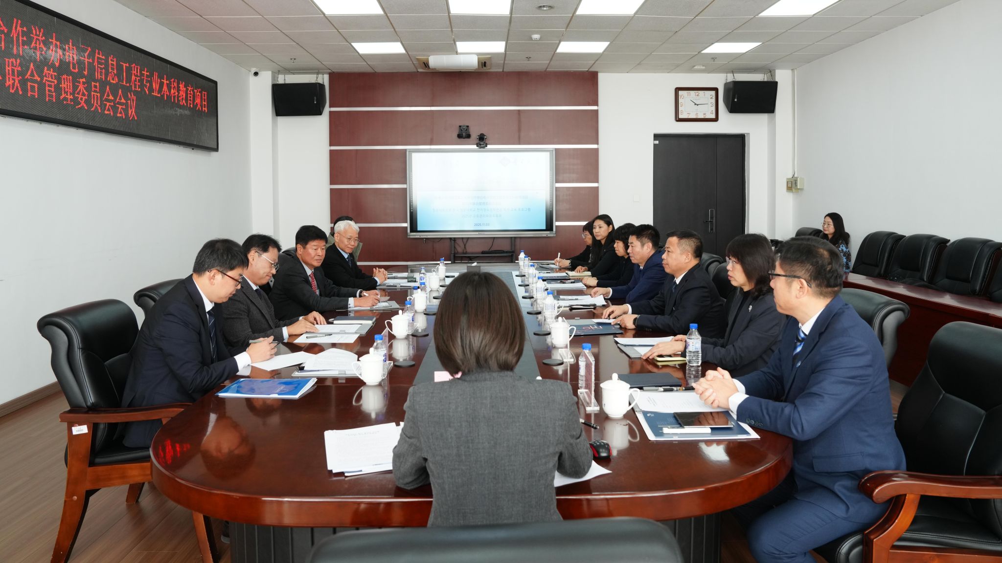 韩国青云大学校长郑润率团访问我校