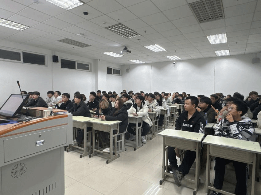 学院召开2025年秋季学期赴韩实践周 安全教学启动会暨行前教育会